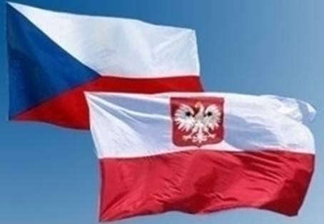 Vlajka České republiky a polská vlajka se znakem