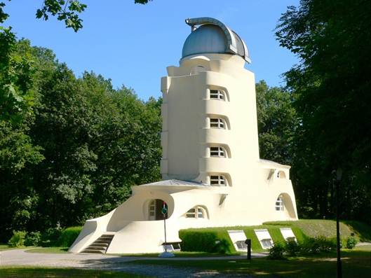 Einsteinova věž v Postupimi v Německu