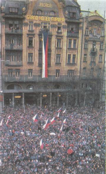 Václavské náměstí v listopadu 1989.