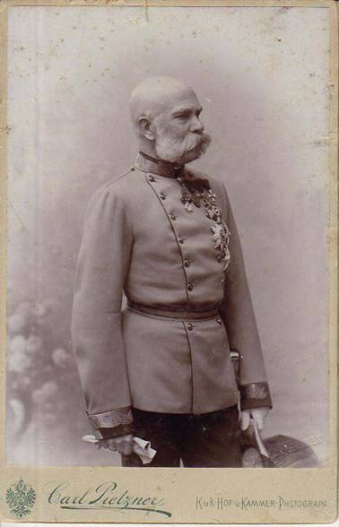 Když vypukla první světová válka, vládl Rakousku - Uhersku již šestašedesát let císař František Josef I.