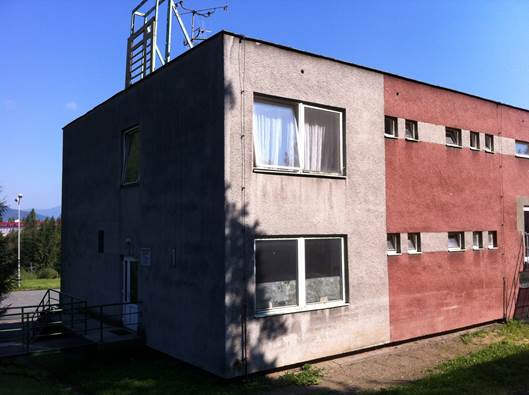 Budova, na které je pamětní deska Jiřího Rašky umístěna
