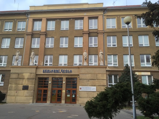 Základní škola generála Zdeňka Škarvady