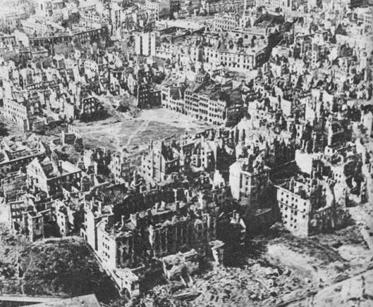Zničená Varšava v lednu 1945