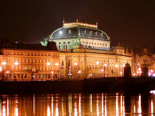 Národní divadlo v noci