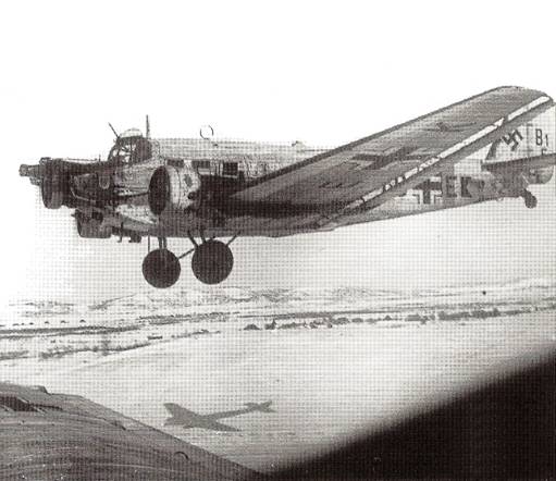Německý transportní letoun Junkers Ju 52 ve vzduchu