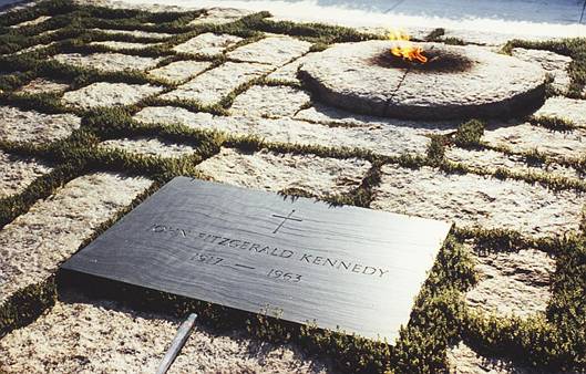 Hrob JFK na vojenském hřbitově Arlington National Cemetery v Virginii