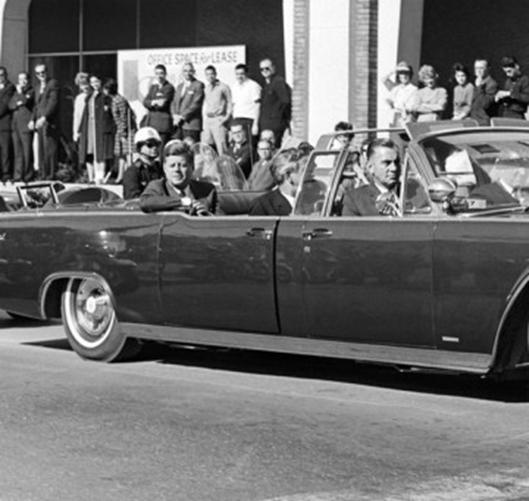 John Fitzgerald Kennedy v Dallasu těsně před atentátem