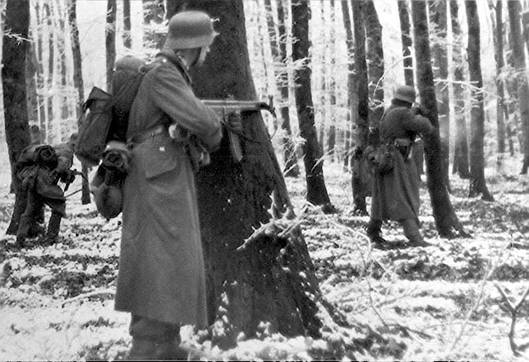 Němečtí vojáci bojující v Ardenách