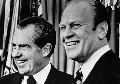 Na fotografii Richard Nixon s Geraldem Fordem