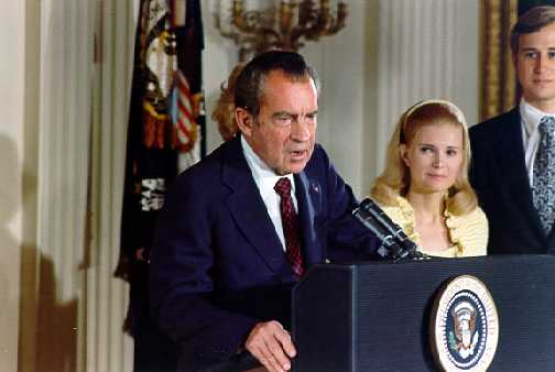 Prezident Nixon oznamuje svou rezignaci, srpen 1974