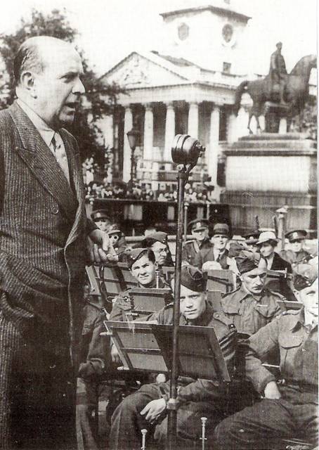 Jan Masaryk při projevu ve Velké Británii v druhé světové válce