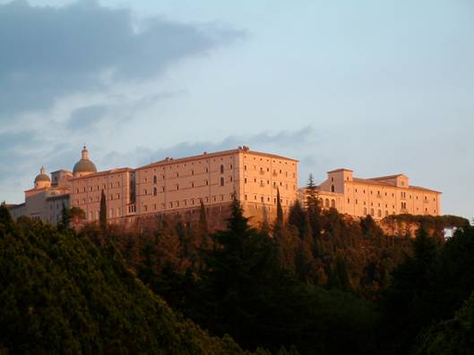 Pohled na renovovaný klášter Monte Cassino