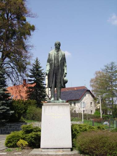Pomník Františka Palackého v Hodslavicích na Novojičínsku