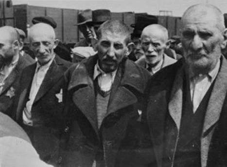 Židé z Podkarpatské Ukrajiny na rampě v Osvětimi-Birkenau, květen 1944