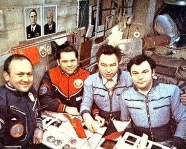 Posádky Saljutu 6 a Sojuzu 28 