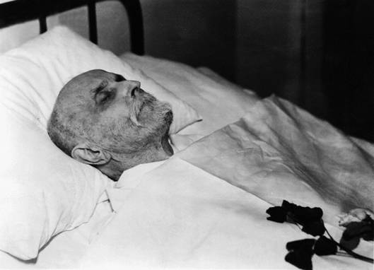 První prezident Československa Tomáš Garrigue Masaryk na smrtelné posteli 