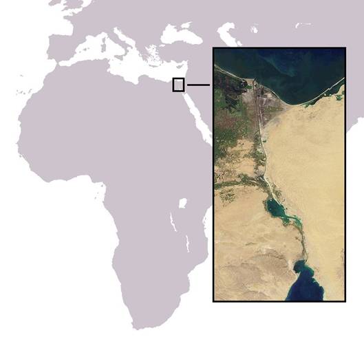 Suezský kanál na satelitní fotografii
