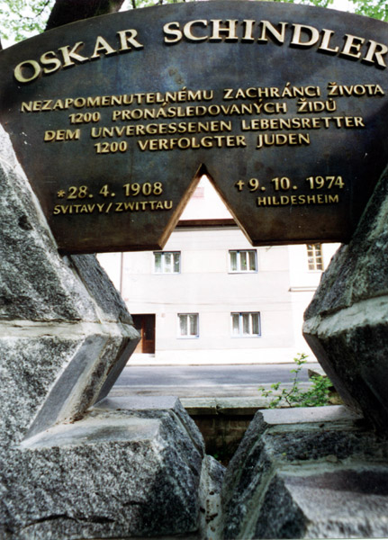 Rodný dům Oskara Schindlera na Poličské ulici (1994)