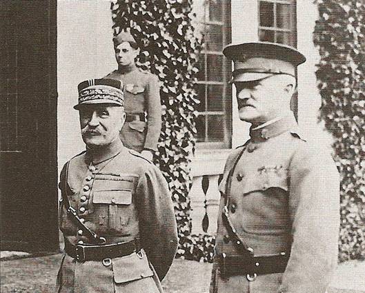 Generálové Pétain a Pershing na jednání ve Francii