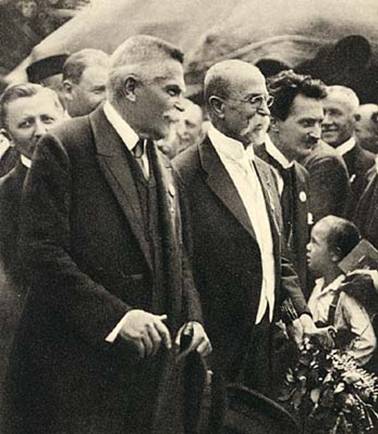 S T. G. Masarykem při pokládání základního kamene k pomníku J. Žižky