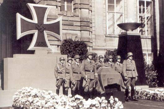Heydrichova rakev na Pražském hradě