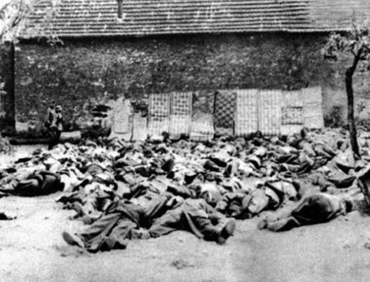 Lidičtí muži (192) byli postříleni na zahradě Horákova statku