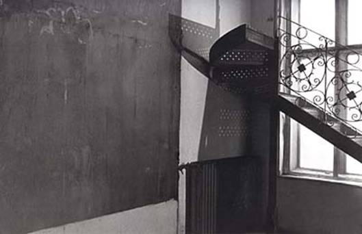 Torzo schodiště v domě, kde byl Franz Kafka zaměstnán