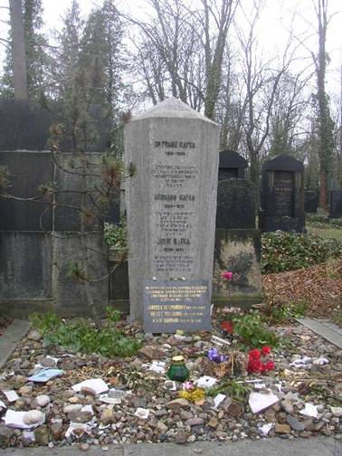 Hrob Franze Kafky a jeho rodičů na Novém židovském hřbitově
