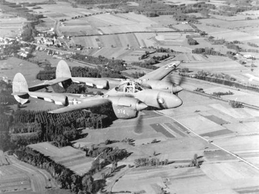 Letadlo Lightning P-38f-5. V tomto letounu Saint-Exupry 31. ervence 1944 odletl ze sv zkladny
