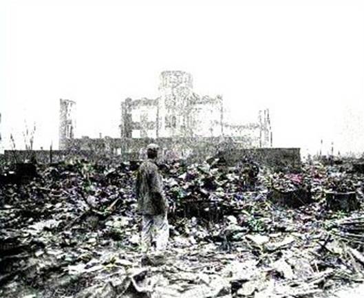 Ruiny města Hirošimy po ničivém výbuchu