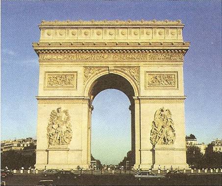Triumfální oblouk v Paříži, postavený v empírovém slohu, připomíná dodnes slavná Napoleonova vítězství nad evropskými panovníky