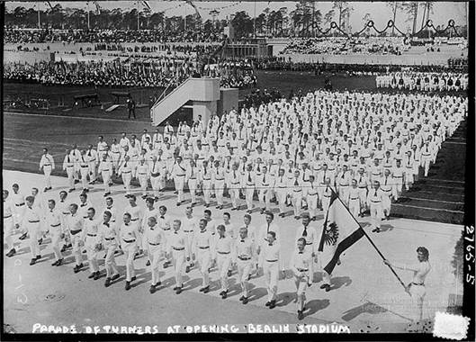 Slavnostní průvod k otevření olympijského stadionu v Berlíně (8. červen 1913)