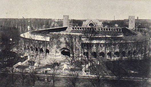 Olympijský stadion ve Stockholmu na oficiální pohlednici letních olympijských her v roce 1912
