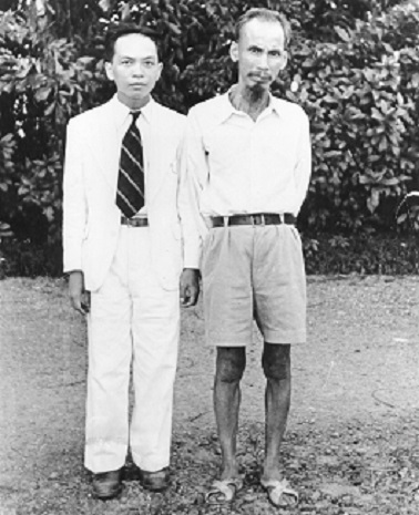 Vietnamský vůdce Ho Či Min (vpravo) a generál Giap na snímku z roku 1950