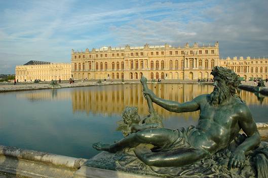 Zámek ve Versailles je zámek ve městě Versailles u Paříže