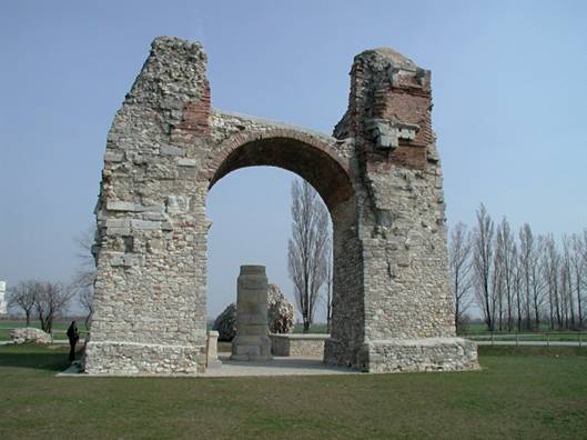 Carnuntum - Heidentor (Pohanská brána)